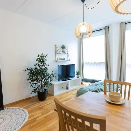 Lovely 5 Min Walk From Old Town And Seaside Apartamento Tallin