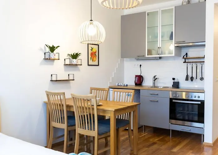 Lovely 5 Min Walk From Old Town And Seaside Apartament