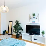Апартаменты Lovely 5 Min Walk From Old Town And Seaside *