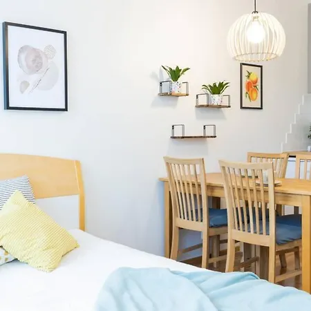 Апартаменты Lovely 5 Min Walk From Old Town And Seaside