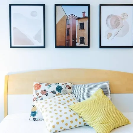 Апартаменты Lovely 5 Min Walk From Old Town And Seaside *